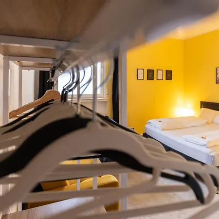 Modernes 72qm Zentral Mit Kueche Und Boxspringbett דירה