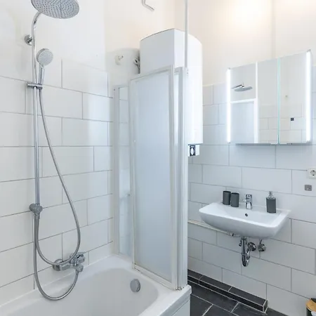 Modernes 72qm Zentral Mit Kueche Und Boxspringbett